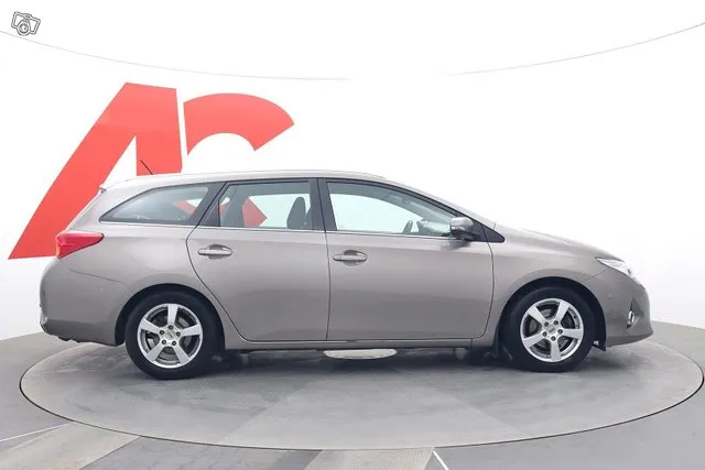 Toyota Auris Touring Sports 1,6 Valvematic Premium Multidrive S - Huippuvarusteltu NAVI, Kamera, ym.ym. Image 6